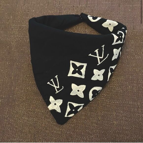 Luxury print hand painted fleece lined dog bandana - Picture 5 of 12